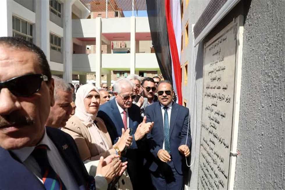 بتكلفة 24 مليون جنيه.. مستشار رئيس الجمهورية ومحافظ الشرقية يفتتحان مدرسة تعليم أساسي بالزقازيق