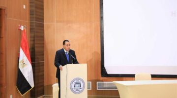 رئيس الوزراء يلتقى عددا من رؤساء تحرير الصحف والمواقع الالكترونية