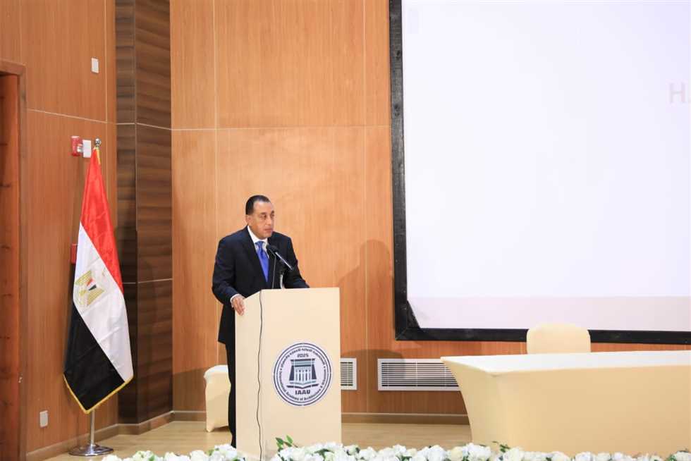 رئيس الوزراء يلتقى عددا من رؤساء تحرير الصحف والمواقع الالكترونية