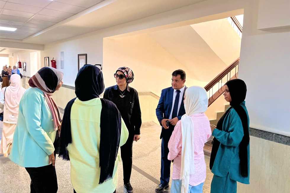 رئيس جامعة الأقصر توجه بإزالة أي معوقات أمام طلاب الجامعات الأهلية أثناء الكشف الطبي