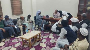 رئيس مدينة حلايب يبحث مع شيوخ القبائل الخطة الاستثمارية متوسطة الأجل