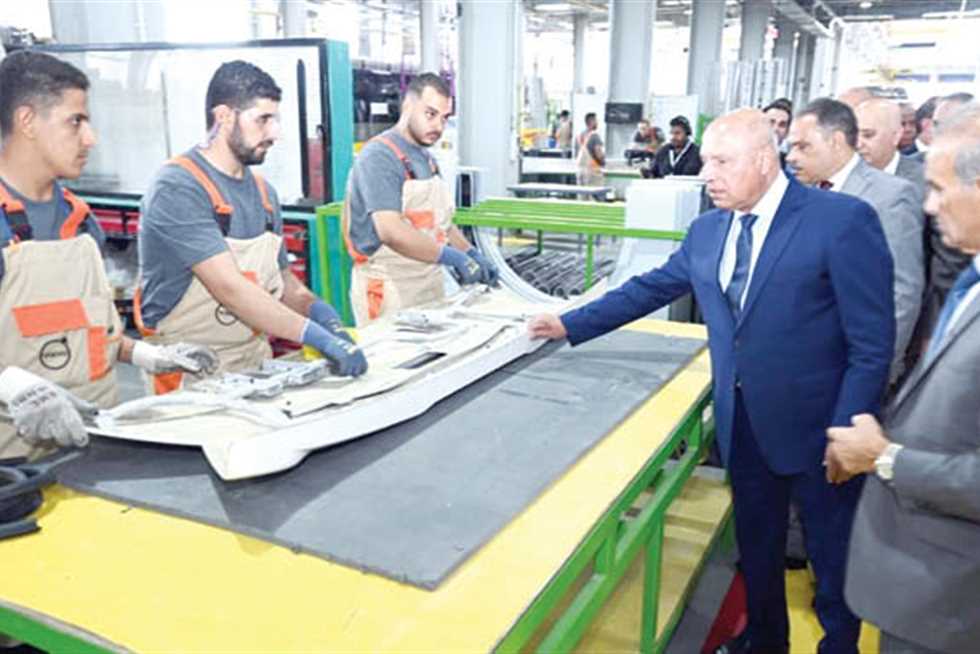 «الوزير»: لا نية لغلق المصانع القائمة داخل الأحوزة العمرانية