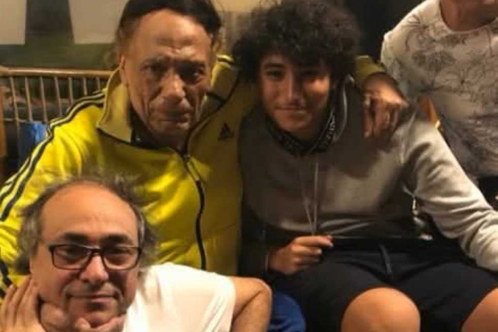 «كنا في الساحل».. شقيق عادل إمام يوضح تفاصيل الصورة الأخيرة للزعيم