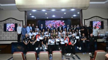وزير الرياضة يكرم بطلات مصر لكرة اليد والسلة بعد التتويج ببطولة أفريقيا