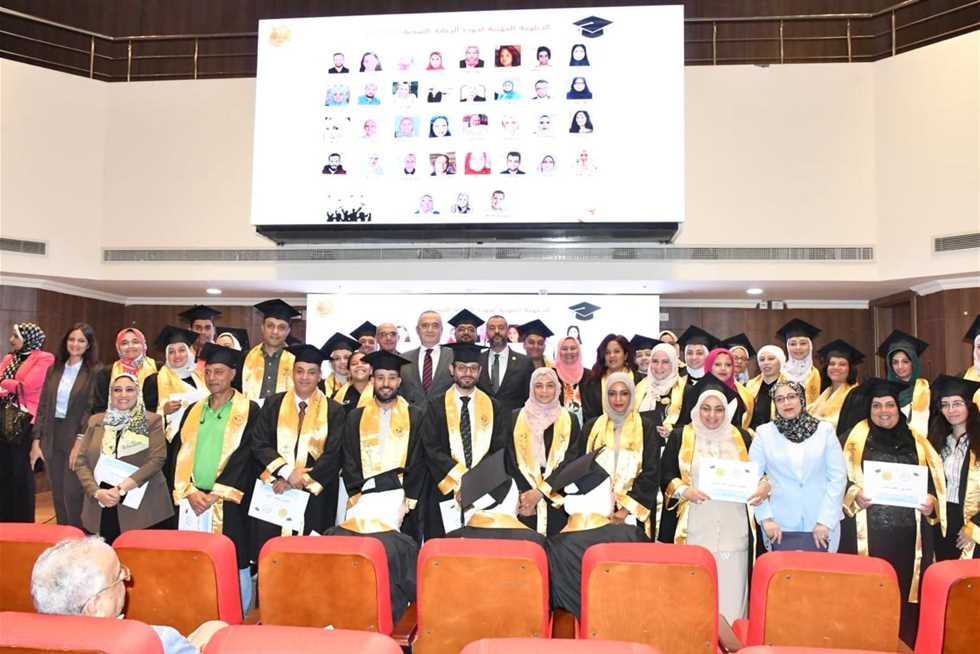 تخريج الدفعة الأولى من الدبلومات المهنية في البحوث الإكلينيكية وجودة الرعاية الصحية