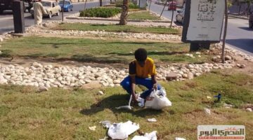 «بعد ما الدنيا هديت».. أطفال السودان يعودون مجددًا لتنظيف شوارع حدائق أكتوبر (صور)