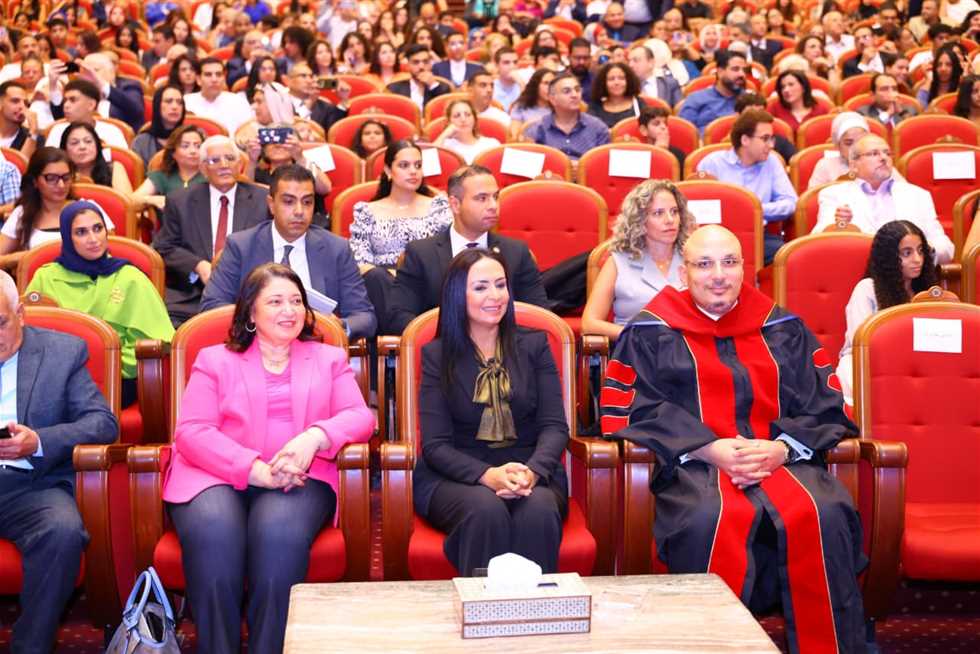 وزيرة التضامن تشهد احتفالية تخرج طالبات كلية رمسيس للبنات