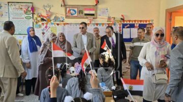 احتفالات وعروض فنية في بداية العام الدراسي الجديد بدمياط.. ولجنة وزارية تتفقد مدارس المحافظة (فيديو)