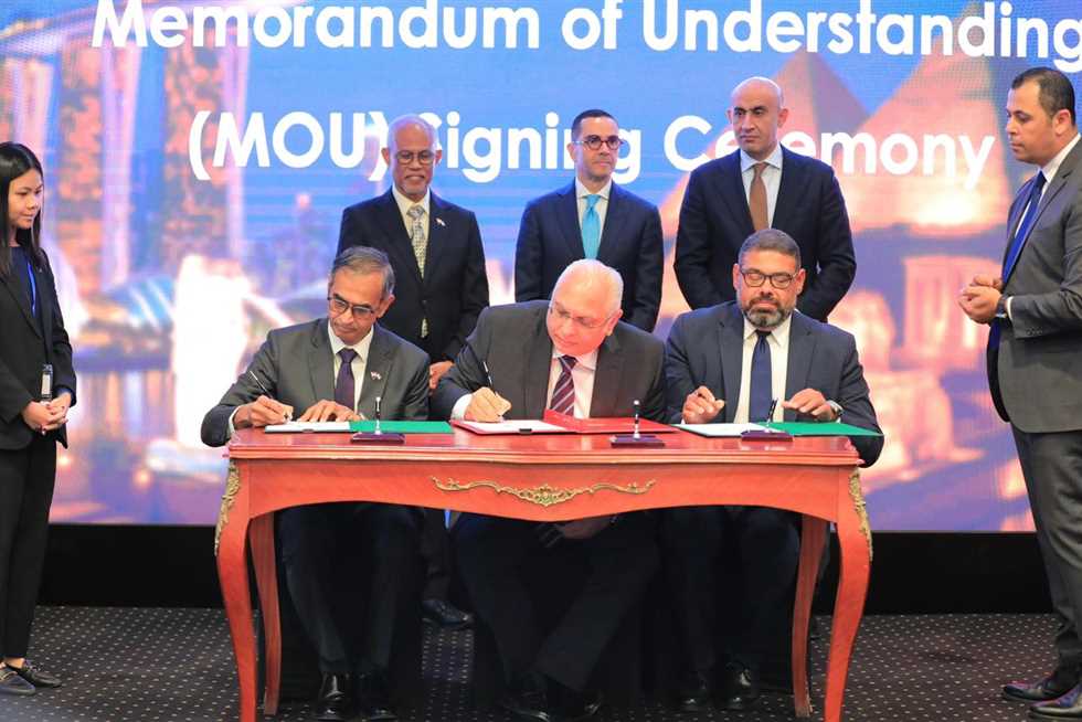 وزيرا التعليم والاستثمار يشهدان توقيع مذكرة تفاهم بين الأكاديمية الوطنية للعلوم والمهارات (NASS) بمصر وخدمات التعليم التقني (ITEES) بسنغافورة