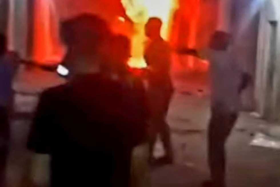 حريق هائل بورشة نجارة في الإسكندرية.. والدفع بسيارات إطفاء إضافية (صور)