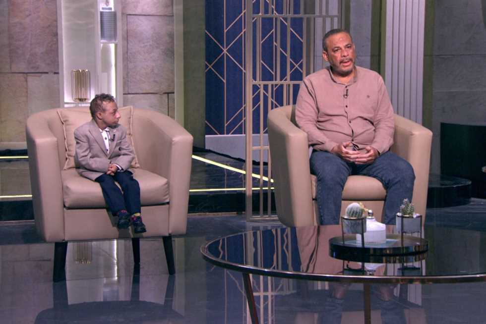 يشبه «كوكسال بابا».. أحمد عادل أقصر شاب في مصر والمصنف الرابع على العالم (فيديو)