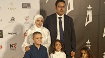 أحمد الرافعي رفقة زوجته وأبنائه على ريد كاربت ختام مهرجان بورسعيد السينمائي (صور)