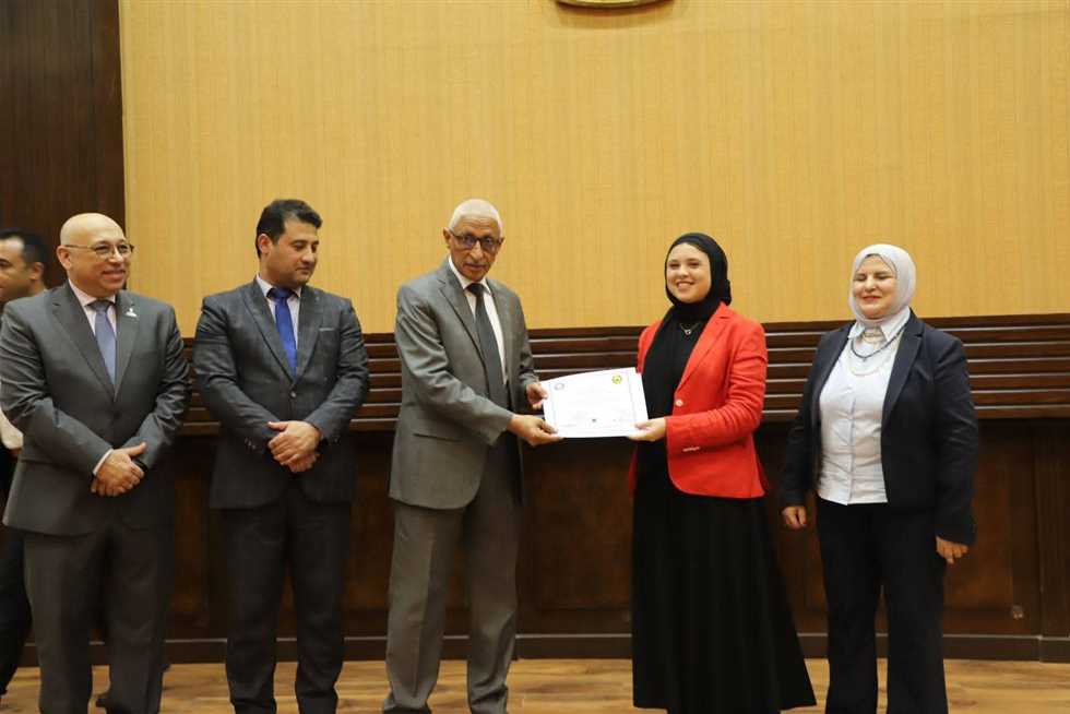 تكريم المتدربين المتميزين في ختام مشروع «إبداع سيناء» لتأهيل الشباب لسوق العمل