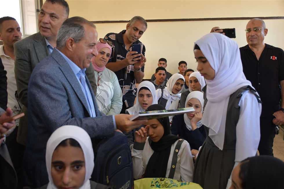 10 آلاف جنيه مكافأة لمدرسة قرية الفتح للتعليم الأساسي ببورسعيد