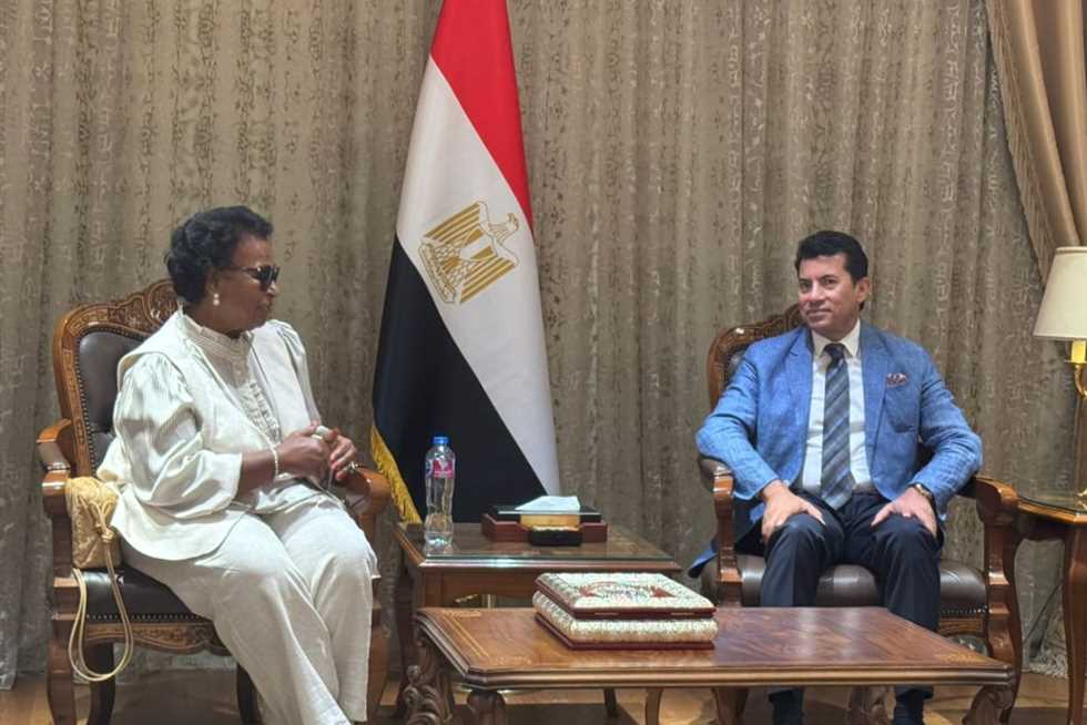 أشرف صبحي يبحث التعاون المشترك مع شقيقة أمير الكويت في مجال الرياضة النسائية