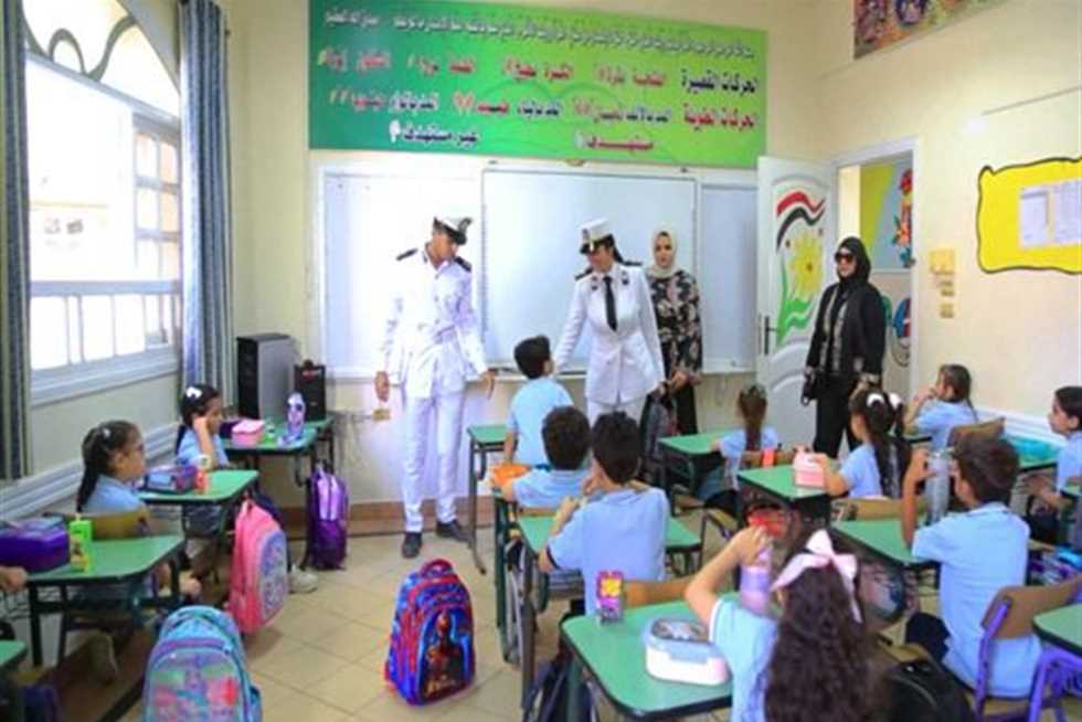 بمناسبة بدء العام الدراسى.. «الداخلية» تصطحب أبناء الشهداء إلى مدارسهم (صور )
