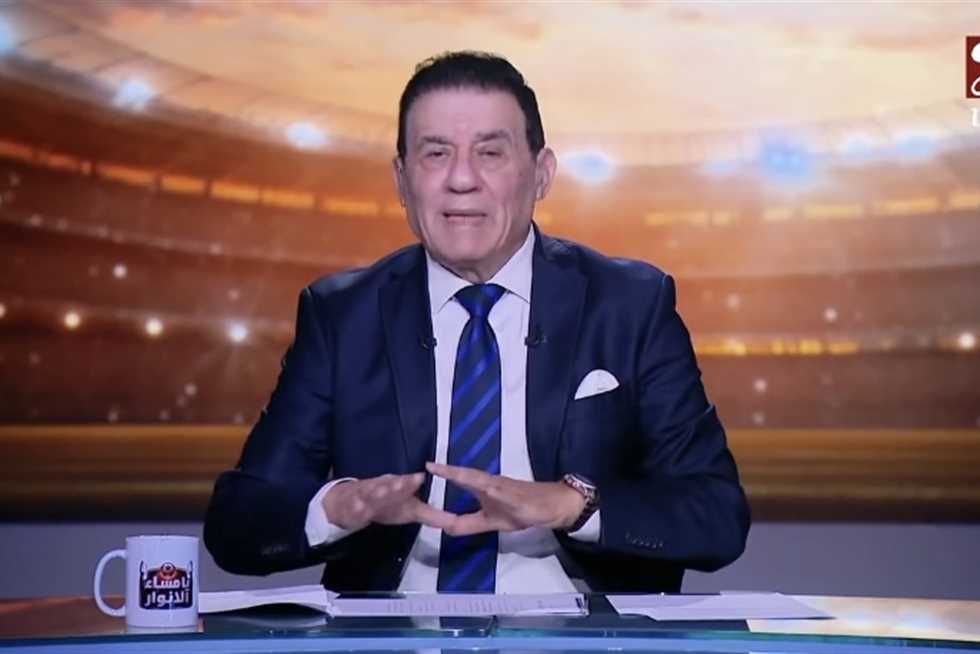 «أسرتك أولى بك.. ومن يطالب ببقائك هو ضدك».. مدحت شلبي يفاجئ الخطيب برسائل خاصة