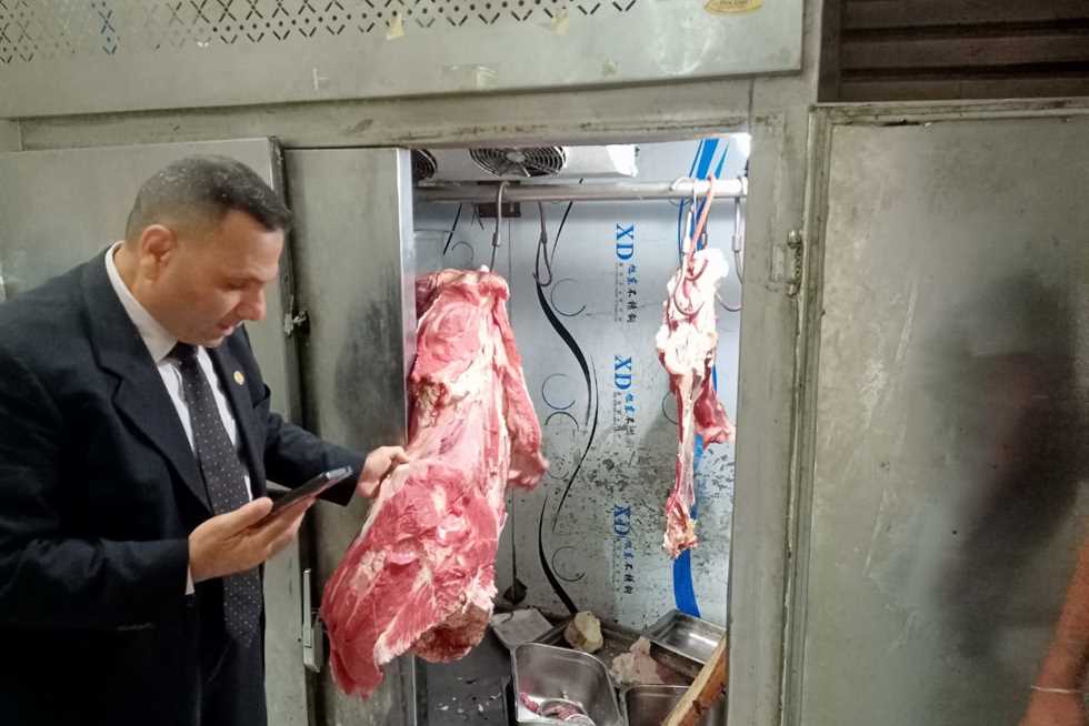 ضبط 21 مخالفة تموينية في حملة فجرية بالإسكندرية (صور)