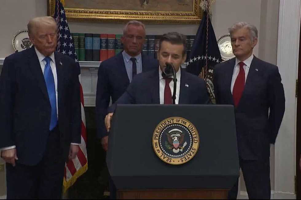 مارتن عادل مكاري.. قصة طبيب من أصول مصرية تصدّر مؤتمر ترامب في البيت الأبيض