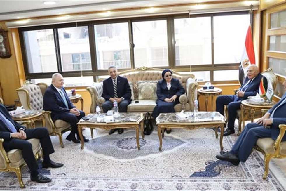 وفد من «حقوق الإسكندرية» يهنئ رئيسي مجلس القضاء الأعلى ومجلس الدولة بمنصبيهما (صور)