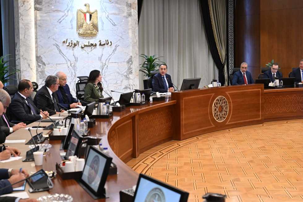 رئيس الوزراء يتابع تنفيذ توصيات اللجنة الاستشارية للتنمية العمرانية