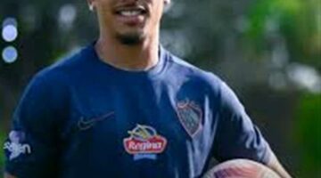 الزمالك يوضح سبب ارتداء الطقم «الكحلي» أمام الأهلي