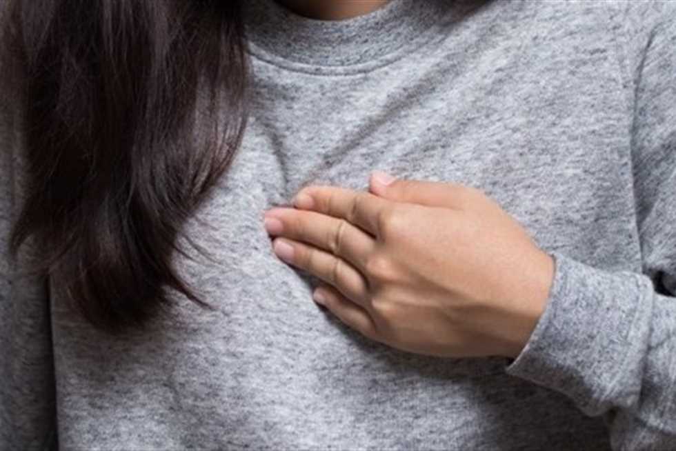 احذرها.. عادة يومية يفعلها الجميع.. تسبب الحموضة (تعرف عليها وعلى الأسباب)
