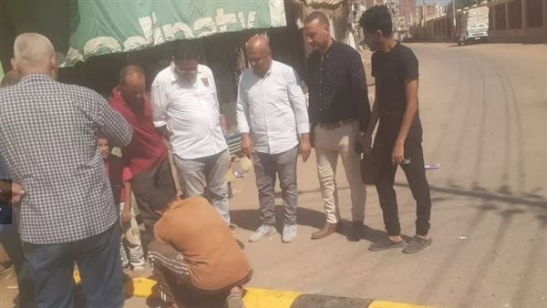 "قبل الدراسة".. تركيب مهدئات سرعة أمام الثانوية بنات بمنوف