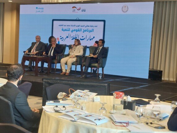 أسامة كمال يدير حلقة نقاشية حول البرنامج القومي لتنمية مهارات اللغة العربية