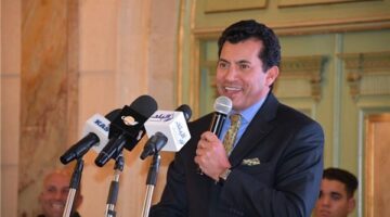أشرف صبحي: أتحمل الانتقادات في أزمات الأهلي والزمالك لأن الجميع يضع المسؤولية على عاتقنا