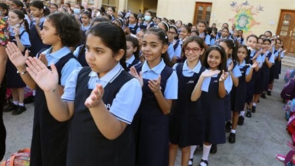 إحالة مديرة مدرسة المحلة للتحقيق.. «منعت الطالبات من حضور الطابور»