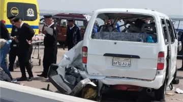 إصابة 6 أشخاص إثر انقلاب ميكروباص بالطريق الأوسطى