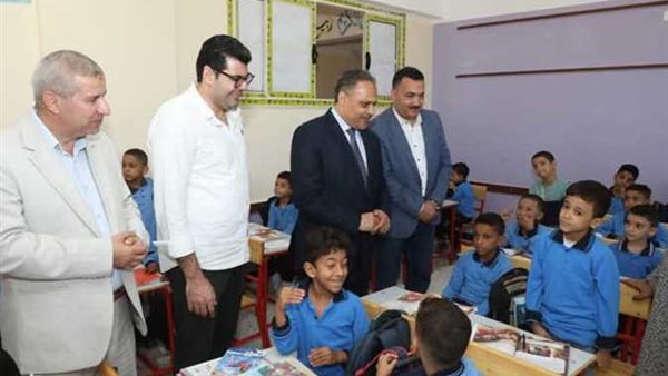 احتفالًا بالعيد القومي.. محافظ الشرقية يفتتح مدرستين بمركز أبوحماد