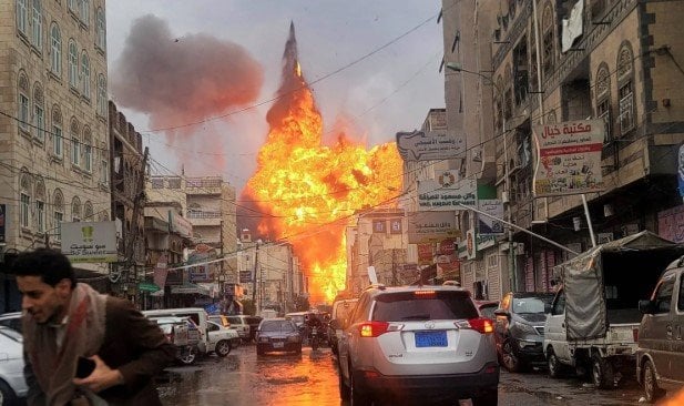 اختراق أمني يربك الحوثيين بعد استهداف كبار قادتهم.. واعتقالات لموظفين بمنظمات دولية بصنعاء
