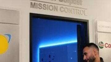 استعدادات مركز التحكم فى مهمة المركبة القمرية التابعة لـ Lunar Outpost.. صور