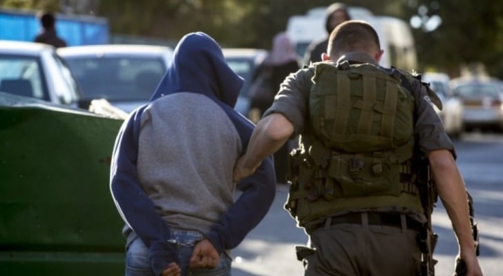 الاحتلال يعتقل 4 فلسطينيين في نابلس