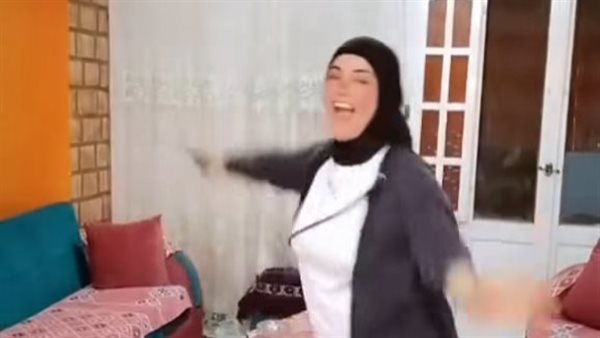 التيك توكر جميلة..مفاجأة صادمة عن فيديو أم تستغيث بوزير التربية والتعليم