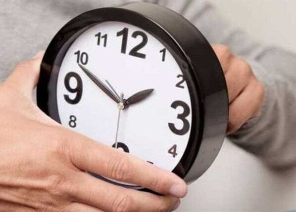 الحكومة تطبق العمل بالتوقيت الشتوي في هذا الموعد