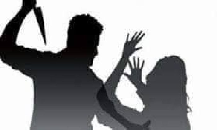 الدم بقا ميه.. .شاب ينهى حياة شقيقته الطفلة بالشرقية