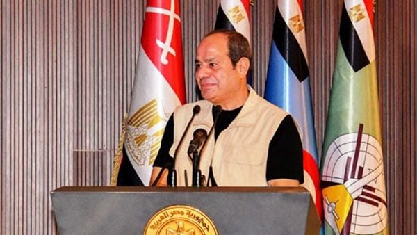 الرئيس السيسي يجرى زيارة للأكاديمية العسكرية ويؤدى صلاة الفجر مع الطلاب