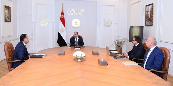 السيسي يتابع منظومة التأمين الصحي الشامل ويُوجّه بسرعة تنفيذ المشروعات الصحية الكبرى