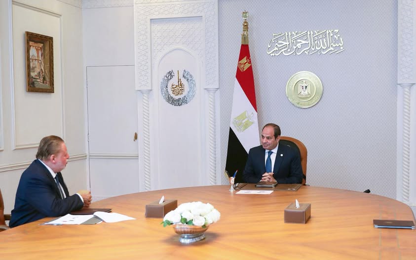 السيسي يجتمع بمحافظ البنك المركزي لمتابعة تحسن المؤشرات الاقتصادية وتعزيز الاحتياطيات الدولارية