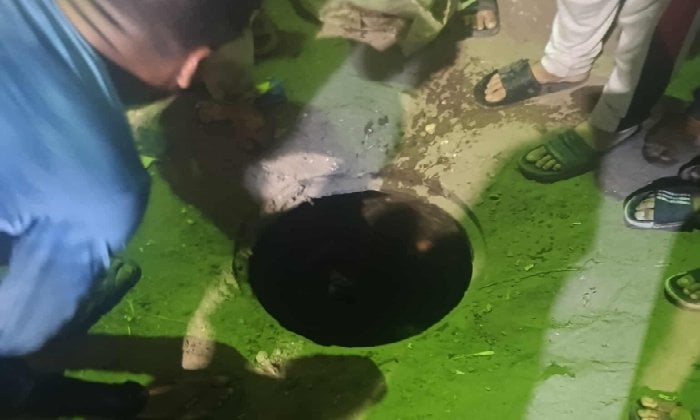 العناية الإلهية تنقذ طفل من الموت بعد سقوطه في بئر صرف صحي بالفيوم