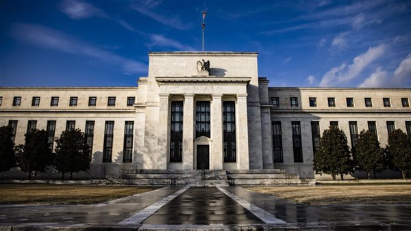 الفيدرالي الأمريكي  يخفض سعر الفائدة لأول مرة منذ تولي ترامب الرئاسة