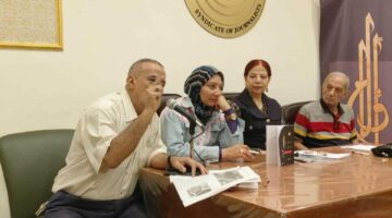 اللجنة الثقافية بالصحفيين وصالون أقلام ذهبية يناقشان كتاب “محمود درويش.. وطن في شاعر” لعزة بدر