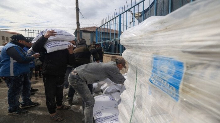 المجلس النرويجي للاجئين: 200 شاحنة مساعدات جاهزة.. وإسرائيل تمنع إدخالها لغزة