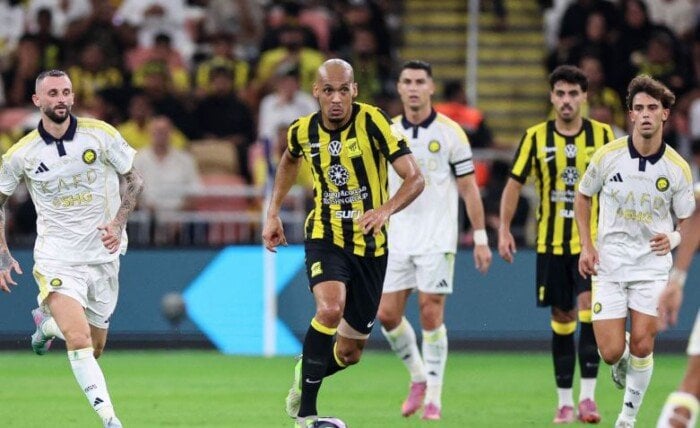 النصر يضرب اتحاد جدة بثنائية وينفرد بصدارة الدوري السعودي