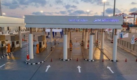 «النقل»: نظام التسجيل المسبق للشاحنات قلّل زمن انتظار الحاويات داخل محطة تحيا مصر