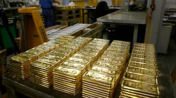 النيابة العامة تسلم البنك المركزي 200 كجم من السبائك الذهبية