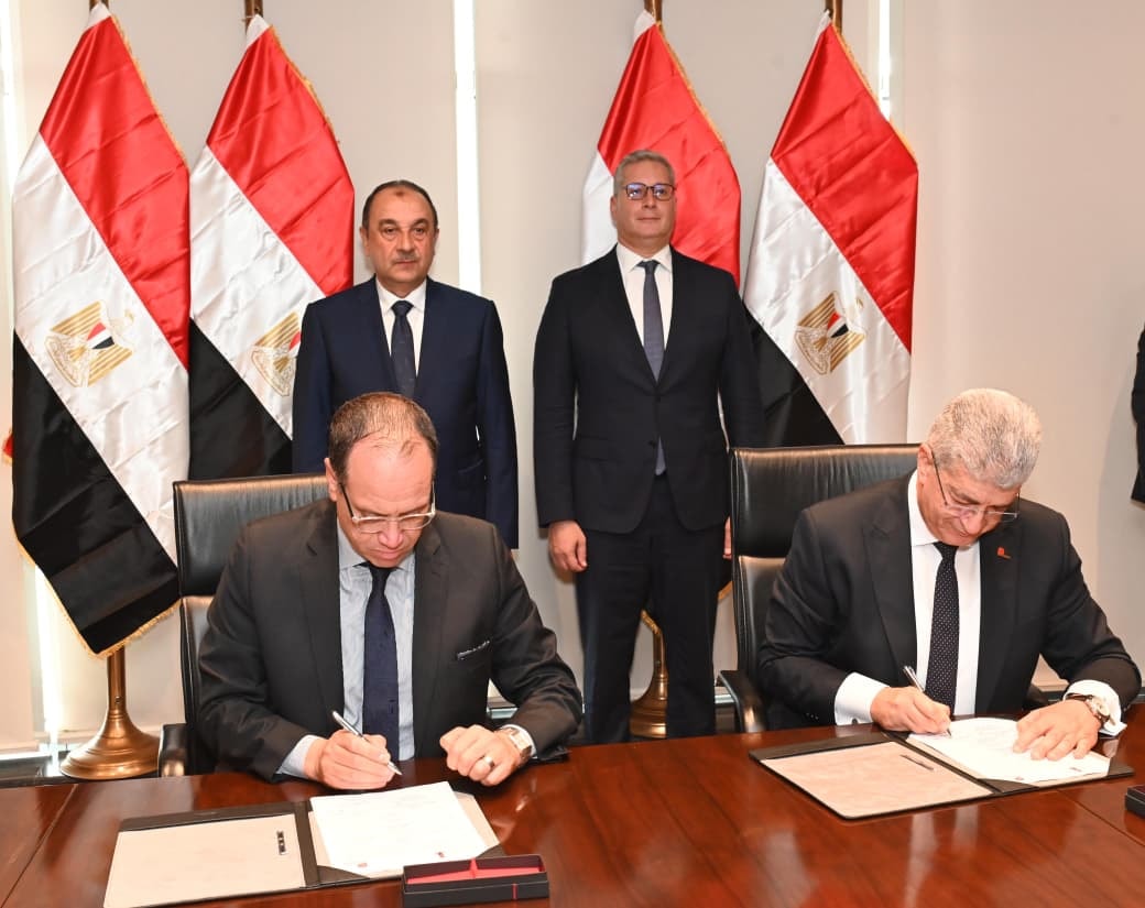باستثمارات 120مليون جنيه.. توقيع عقد بين “إيجوث” و”بتروجت” لإعادة تأهيل وتشغيل فندق “جيت بيتش” بالعين السخنة